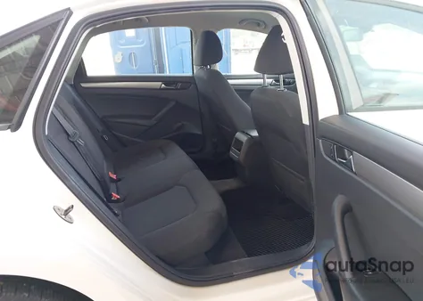 2012 Volkswagen Passat 2.5L S z USA, uszkodzony, nr VIN 1VWAH7A39CC037174